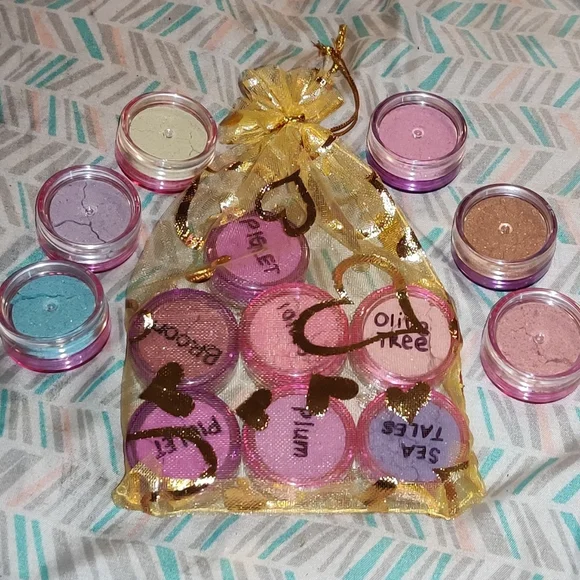 🔥 ONLY 1 LEFT 🔥6 Piece Loose All Natural Eyeshadow, Body Shimmer, Highlighter - Picture 2 of 10